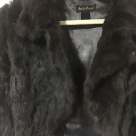 Cropped Rabbit Jacket - Picture 2 of 6